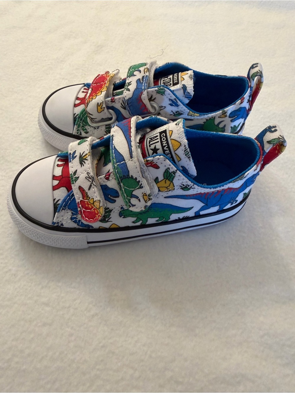 Converse Toddler Boys Dinosaur Sneakers Colorful Shoes Size 8 NWOB - Picture 3 of 7
